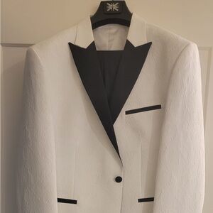 Elegant White Blazer with Black Accents